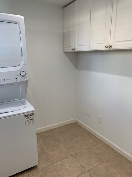 Building Photo - 1260 N Detroit St