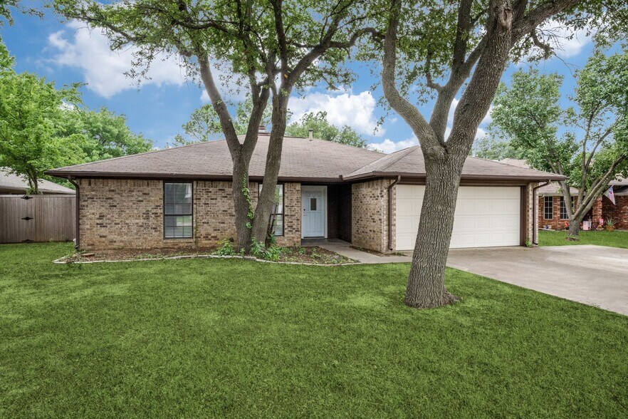 Building Photo - 3842 Waterford Way
