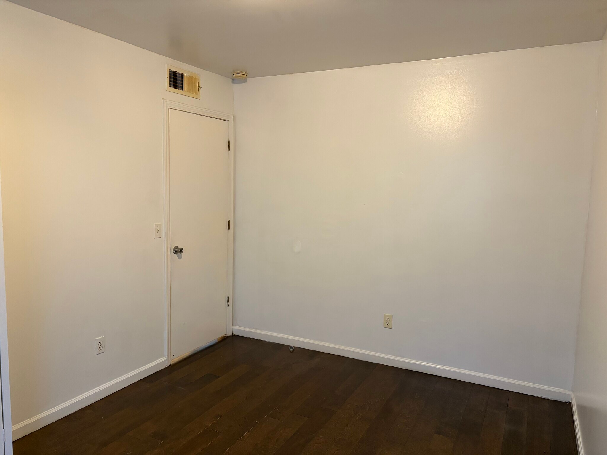 Building Photo - 15541 Frazho Rd