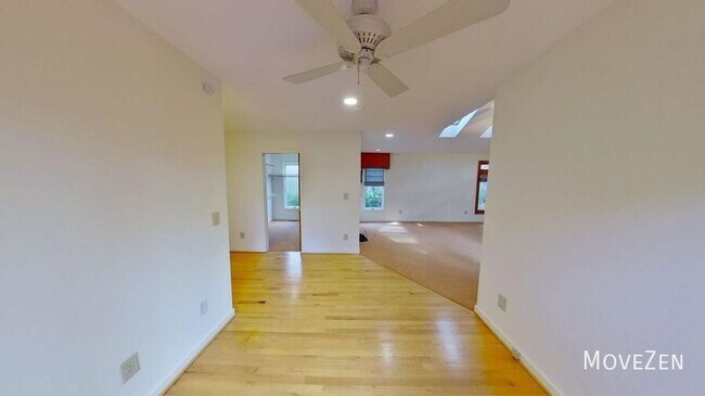 Building Photo - 2323 Ridgefield Dr