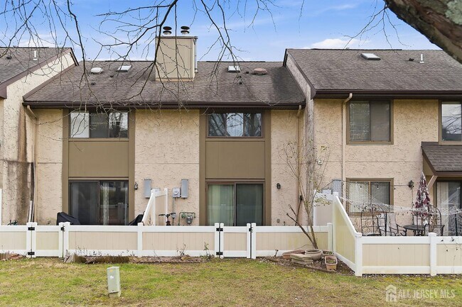 Building Photo - 60 Hampshire Dr