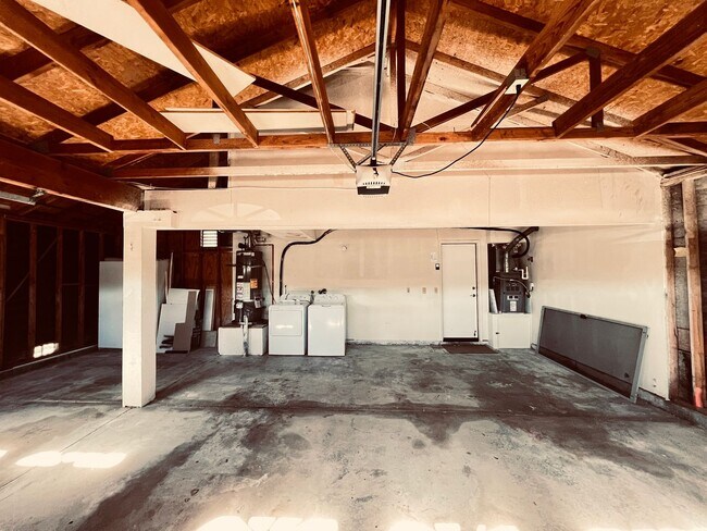 Building Photo - Oceanside Rancho Del Oro 4 Bedroom 3 Bath Home