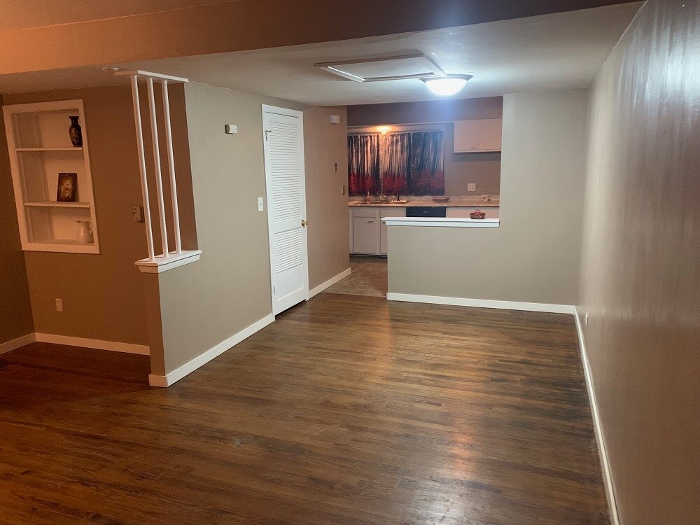 Building Photo - 2138 Hebron Ave