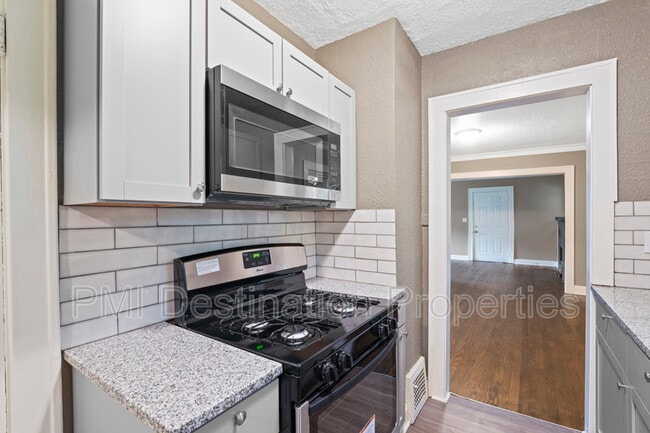 Building Photo - 1312 E 62nd Terrace