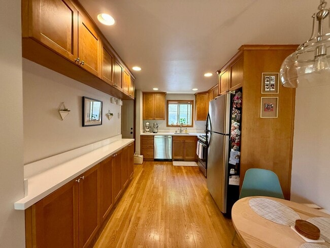 Building Photo - West Seattle Townhome
