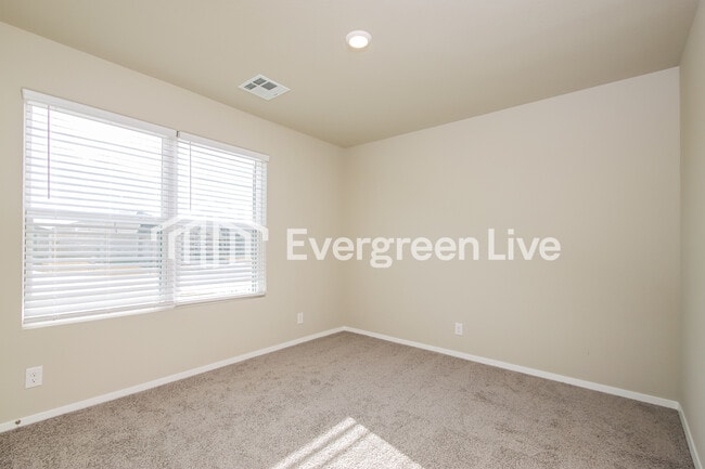 Building Photo - 1002 W Lawton Rd