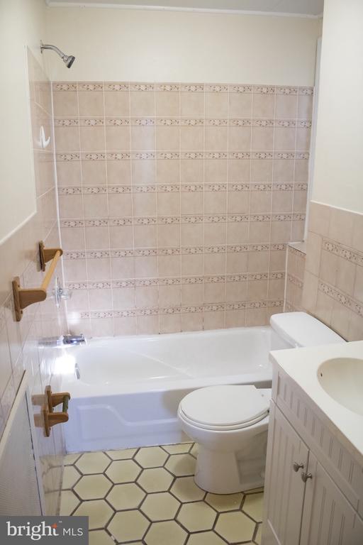 Building Photo - 2210 E York St