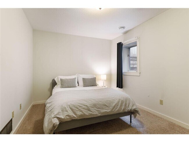 Building Photo - 2313 Cole Ave SE