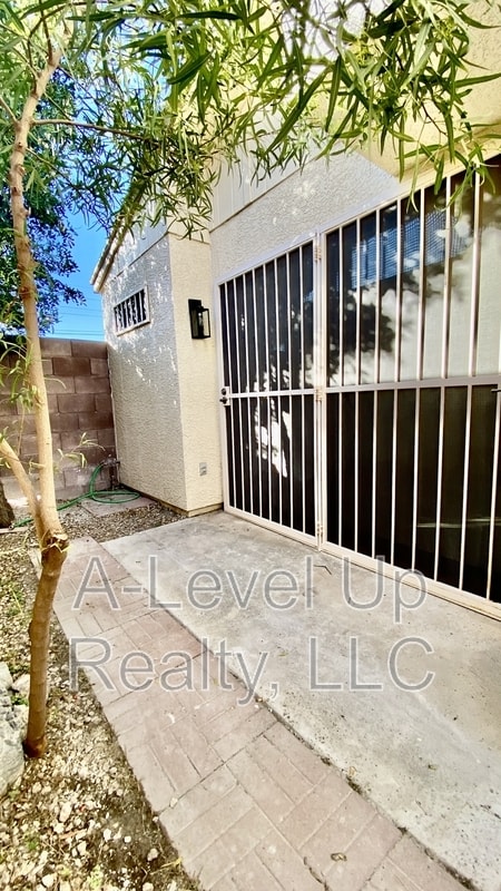 Building Photo - 2387 W Palo Dulce Dr