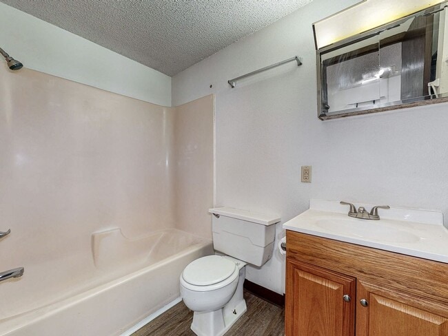 Building Photo - 2317/2319 Knapp Street Ames IA 50014