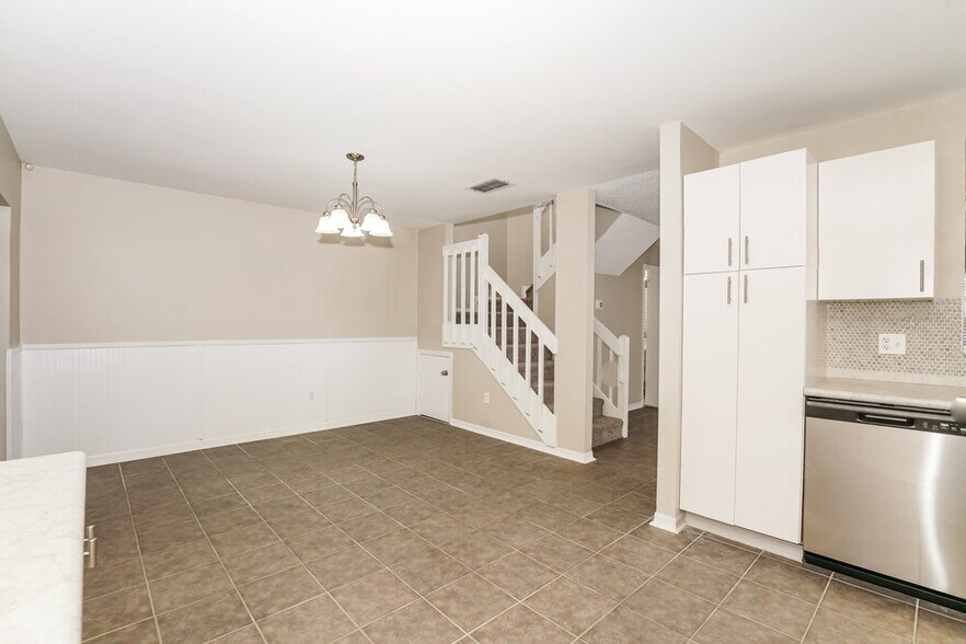 Building Photo - 9336 Sonoma Dr