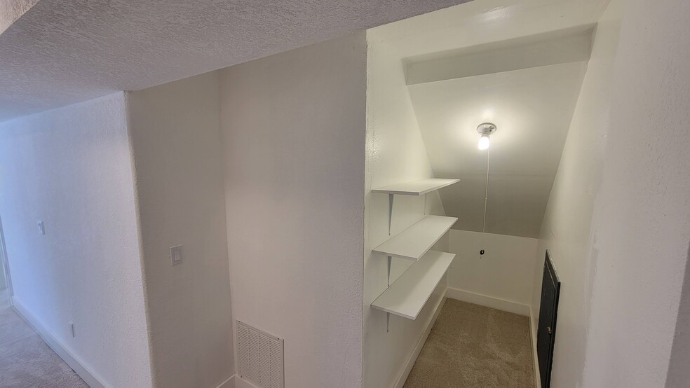 Building Photo - 1423 85th Dr NE