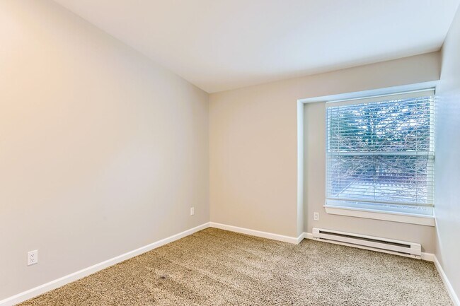 Building Photo - AVAILABLE AUGUST 1, 2026 >> Stunning 2BR/2BA Condo For Rent in Bellevue!! W/S/G Included!!!
