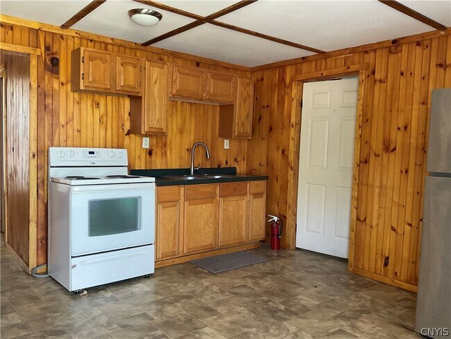 Building Photo - 377 W Main St