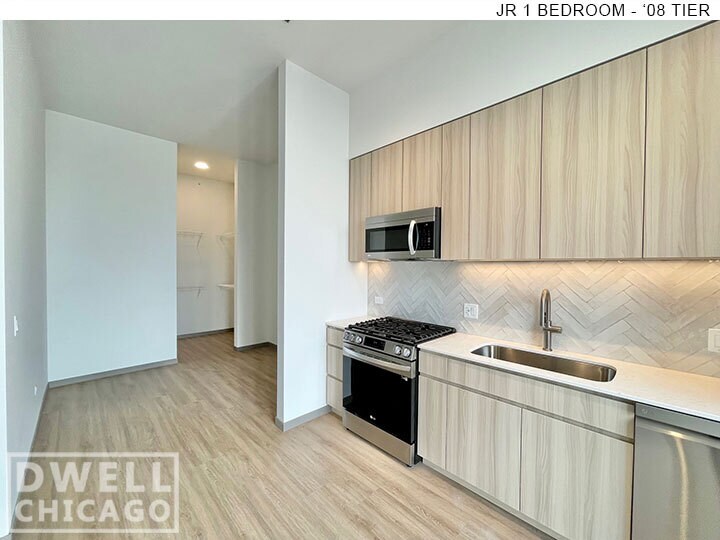 Building Photo - 503 S Damen Ave