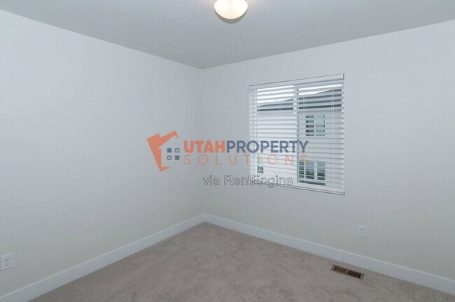 Building Photo - 388 S 980 W