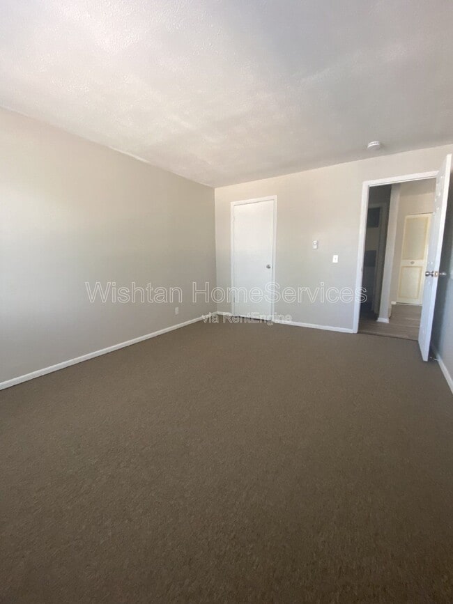 Building Photo - 217 Charleston Blvd