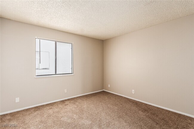 Building Photo - 3701 Snorkel Cir