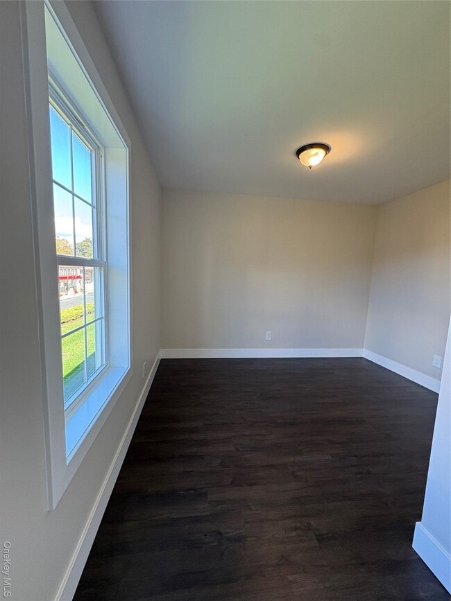 Building Photo - 579 Main St