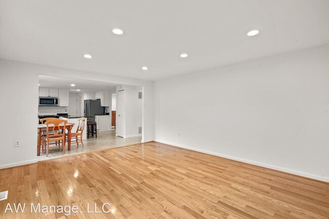 Building Photo - 4 br, 3.5 bath House - 14817 Soft Wind Dr