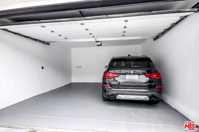 Building Photo - 13378 Contour Dr