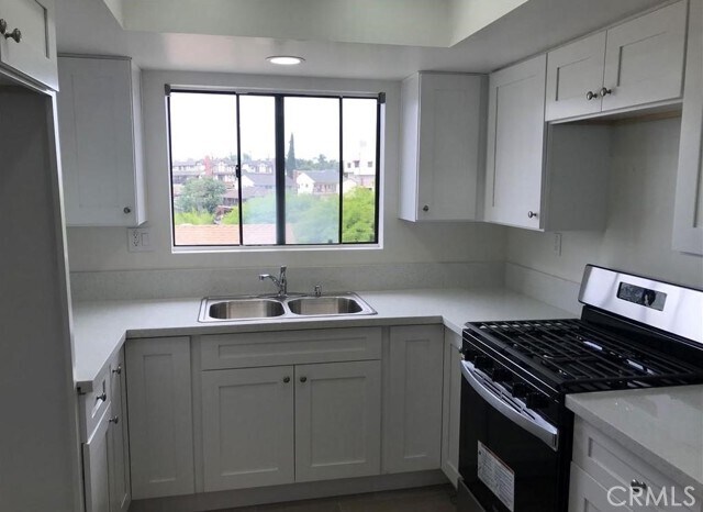 Building Photo - 832 Padilla St