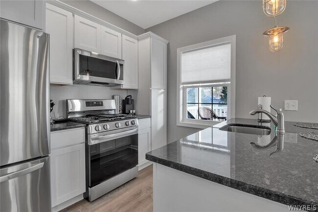 Building Photo - 3197 Elton Rd