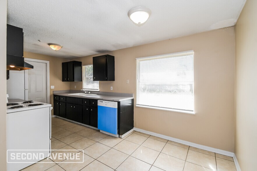 Building Photo - 10966 Whitly Ct