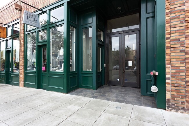 Building Photo - Available Unit In The Heart Of Elmwood!