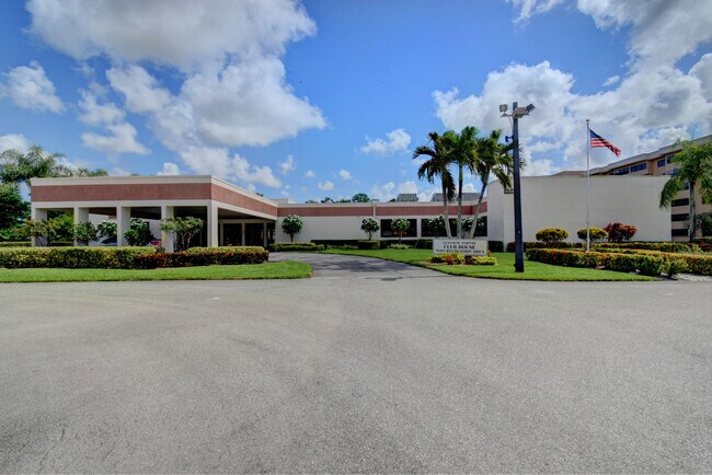 Building Photo - 4640 Lucerne Lakes Blvd