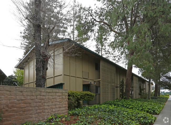 Building Photo - Valley Oaks Apartments