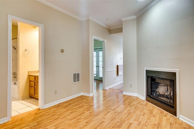 Building Photo - 715 W 22 1/2 St