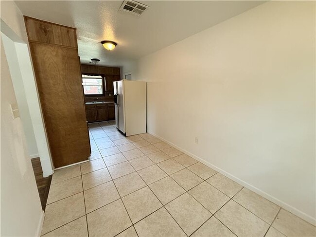 Building Photo - 1004 S 3rd St