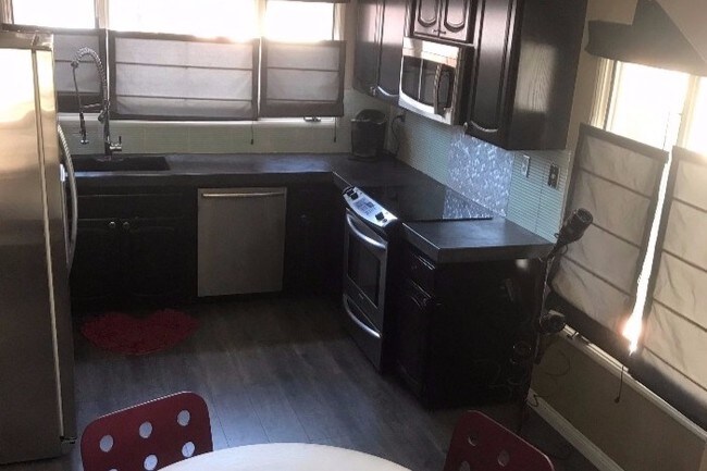 Kitchen and view of appliances - 1314 16th St