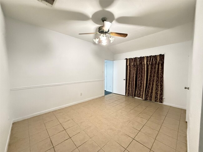 Building Photo - 10807 Emery Dr