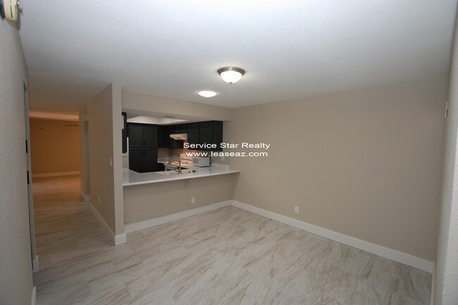 Building Photo - 5220 E Tamblo Dr