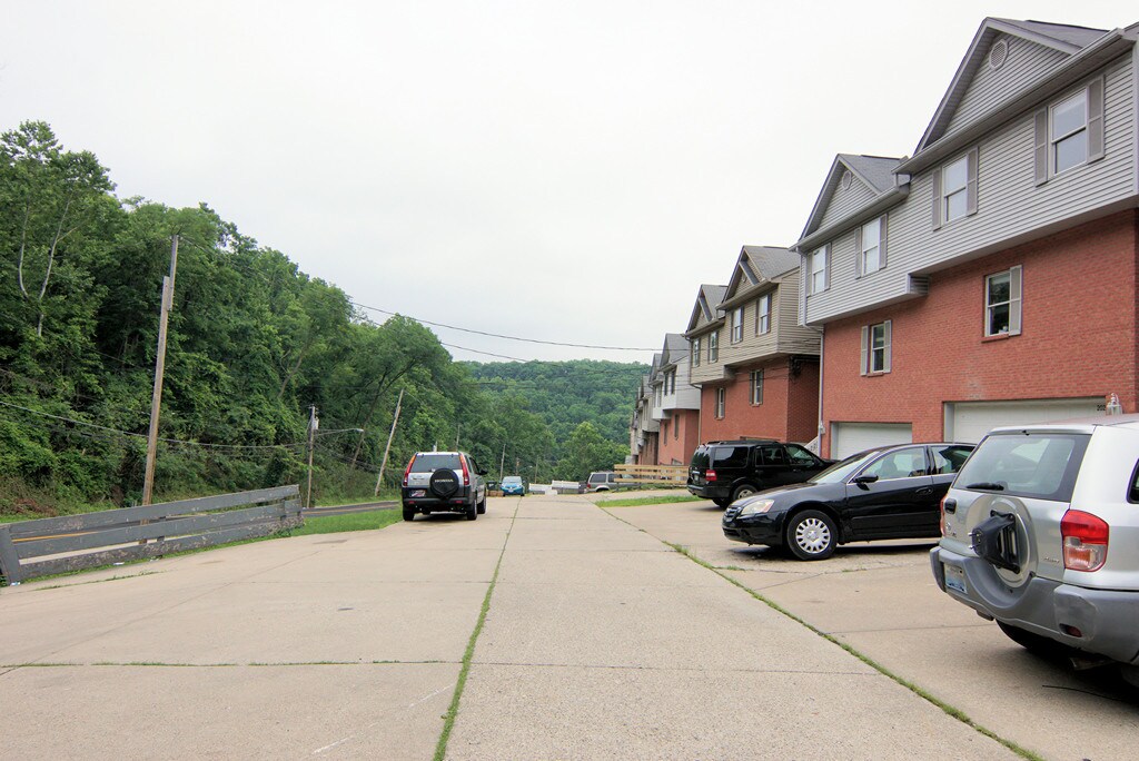 Building Photo - 2020 Benton Rd
