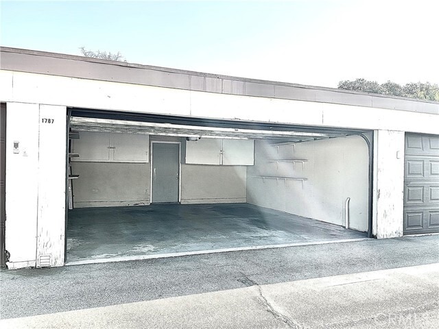 Building Photo - 1787 W Greenleaf Ave