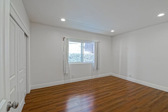 Building Photo - REMODELED, BRIGHT & AIRY HOME ON ONE OF TH...