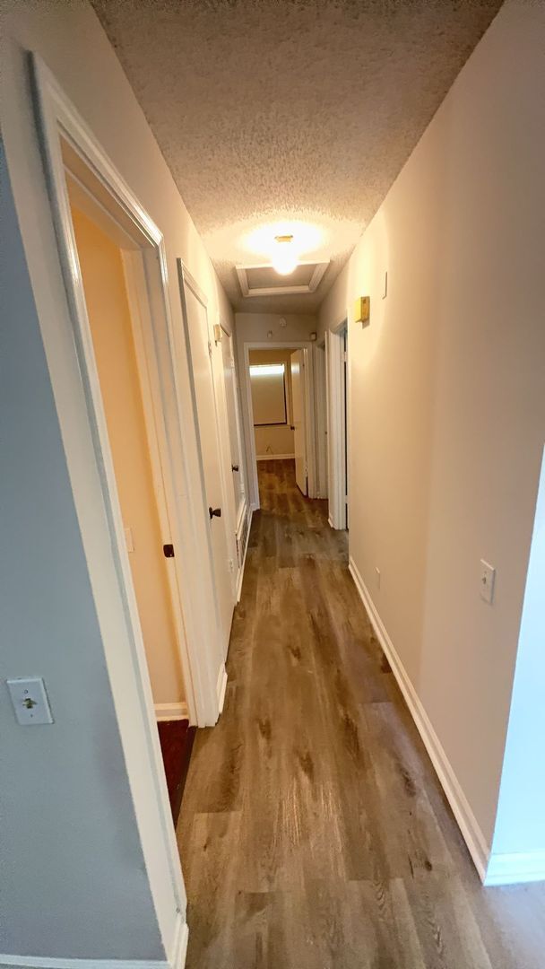 Building Photo - Beautifully Updated 3 bedroom 2 bath home