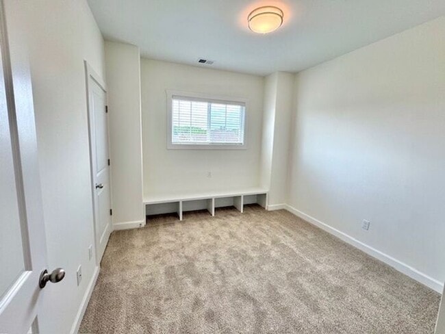 Building Photo - Now Leasing at Cedar Bluff – 4BR Townhomes...