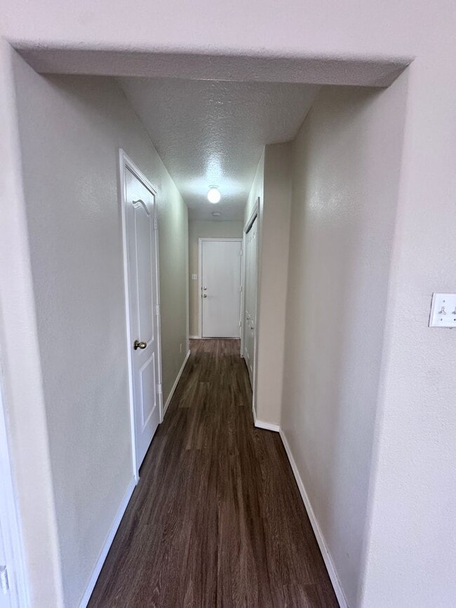 Building Photo - MOVE IN SPECIAL!! HALF OFF-SECURITY DEPOSIT! 3 bed 2 bath home in Los Lunas