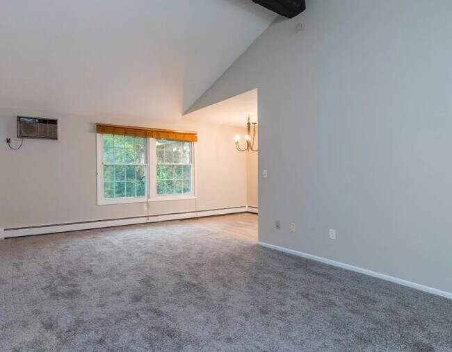 Building Photo - 4536 Cedar Lk Rd S