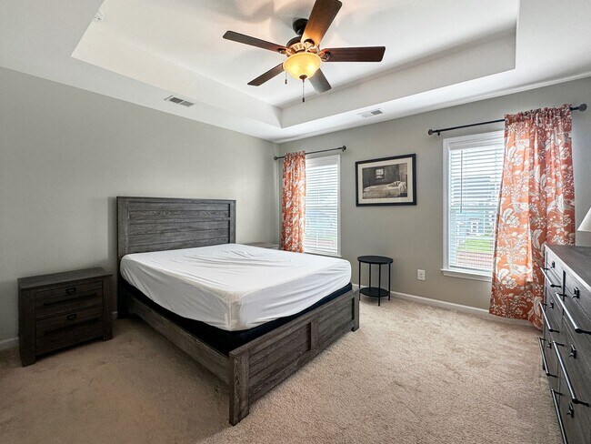 Building Photo - Fully Furnished 3 Bedroom, 2.5 Bathroom Ho...