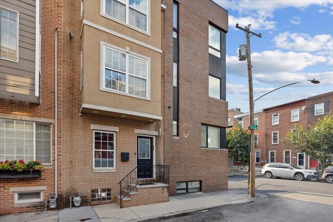 Building Photo - 1002 S Cleveland St