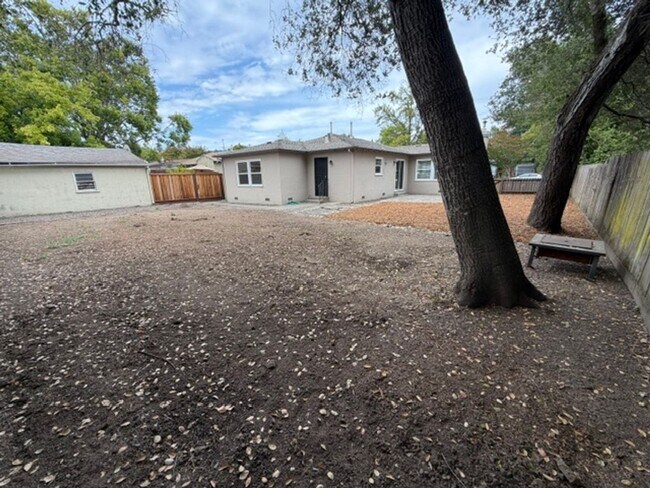 Building Photo - Charming JC Neighborhood Rental with Brand-New Kitchen & Hardwood Floors