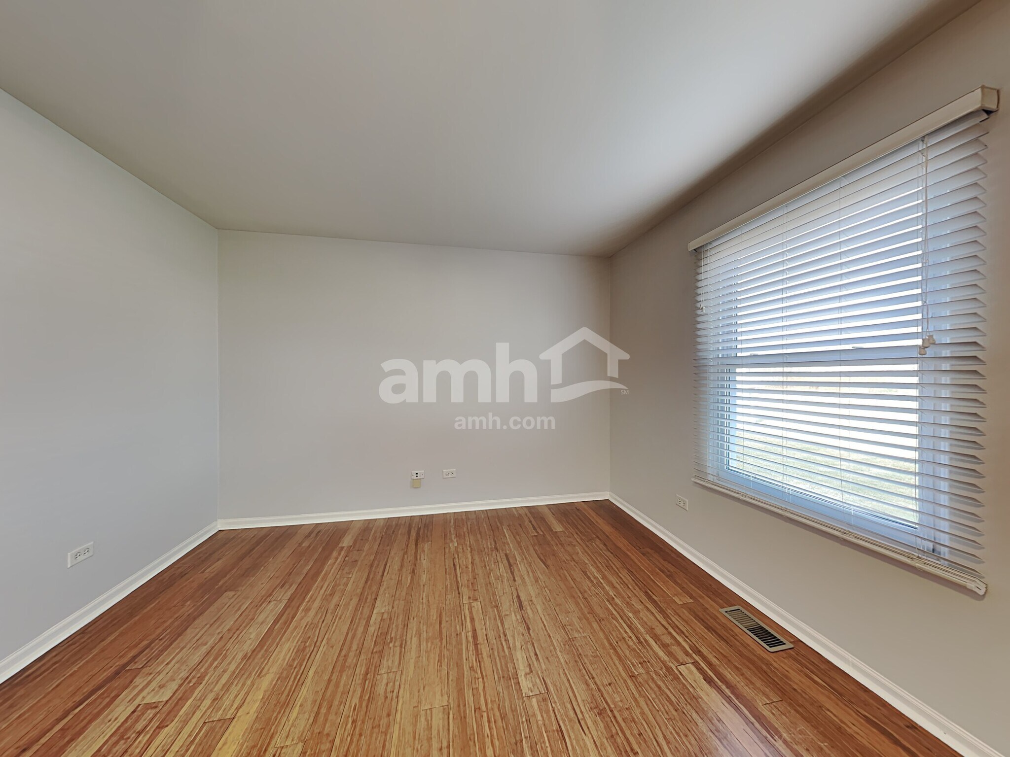 Building Photo - 1304 Lasser Dr