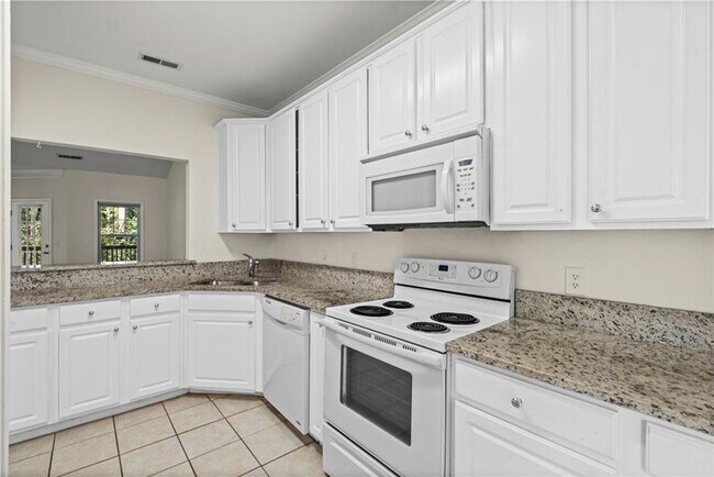Building Photo - 8806 Fairview Bluff