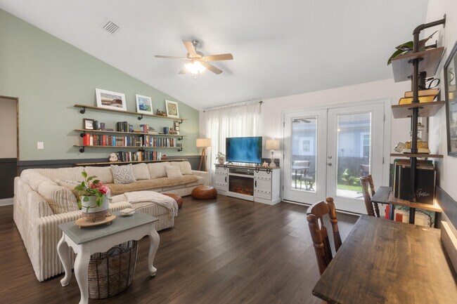 Building Photo - 6042 Capitol Dr