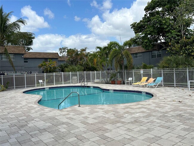 Building Photo - 4815 NW 9th Dr